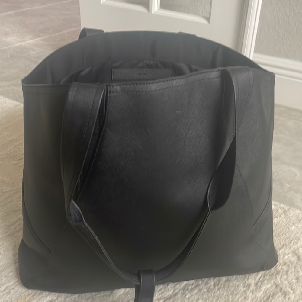 Lululemon Carry All Bag with Wristlet